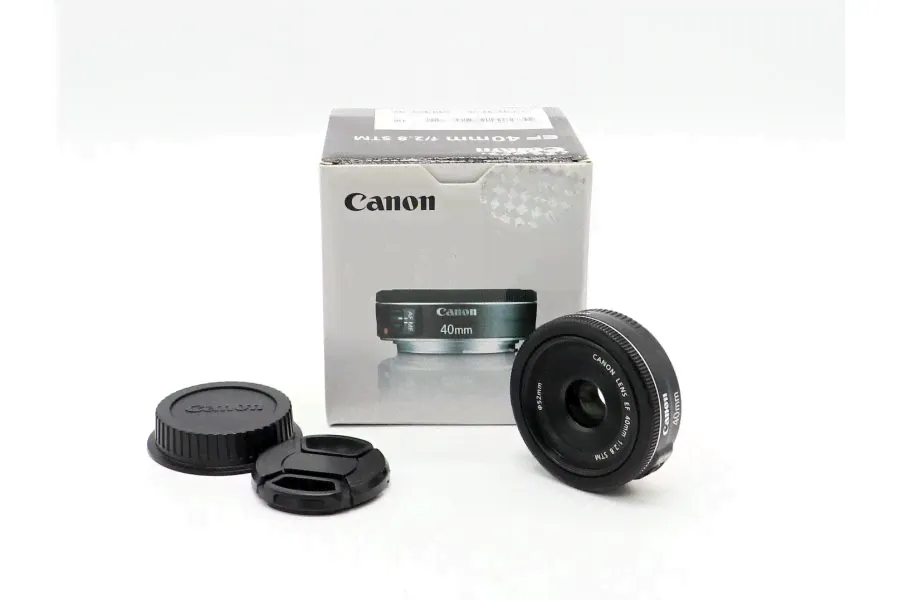 Canon EF 40mm f/2.8 STM в упаковке